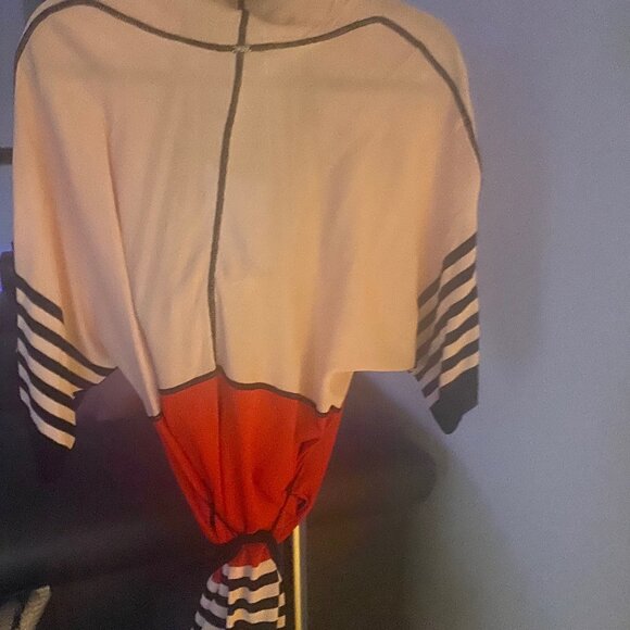 ALMOST NWOT St. John Knit Sweater - M/L - Picture 3 of 4